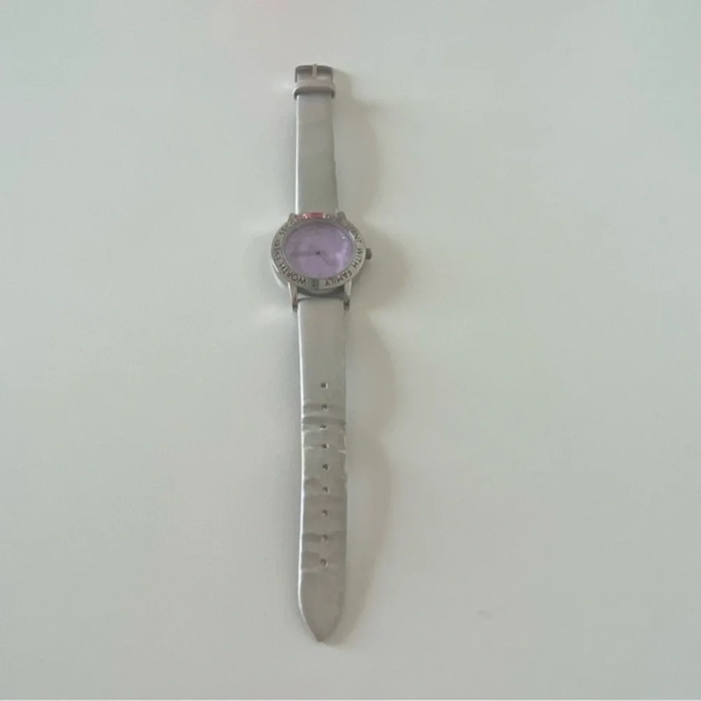 Vintage Silver Metal Silver Metallic Leather Ladies Costume Watch
